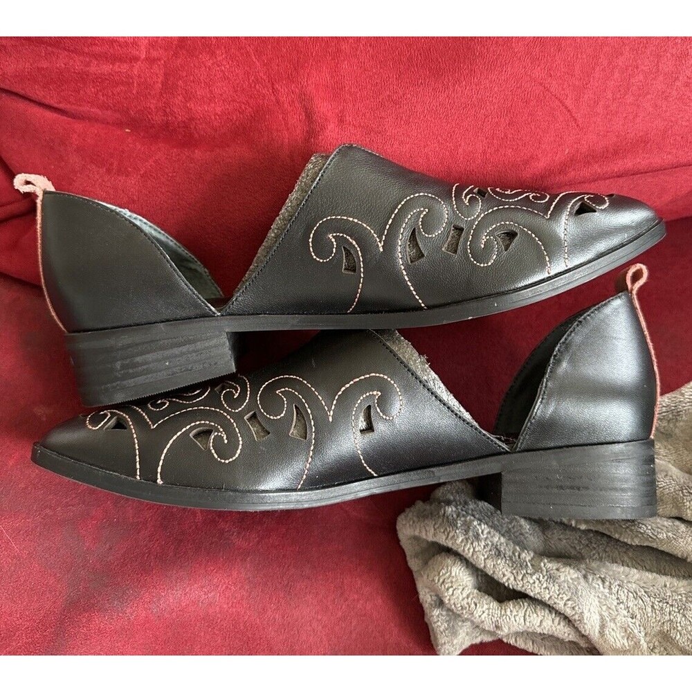 Lori Goldstein Black Leather Cutout Flats Size 9M EU 40 – Brand New